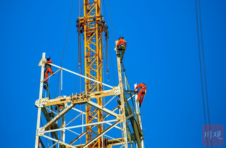 西南首個(gè)特高壓交流輸電工程正在加緊建設(shè)